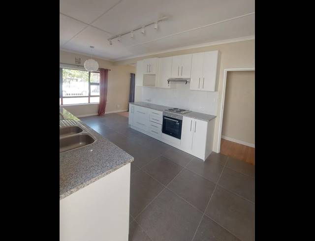 3 BEDROOM PROPERTY TO RENT IN GOODWOOD CENTRAL